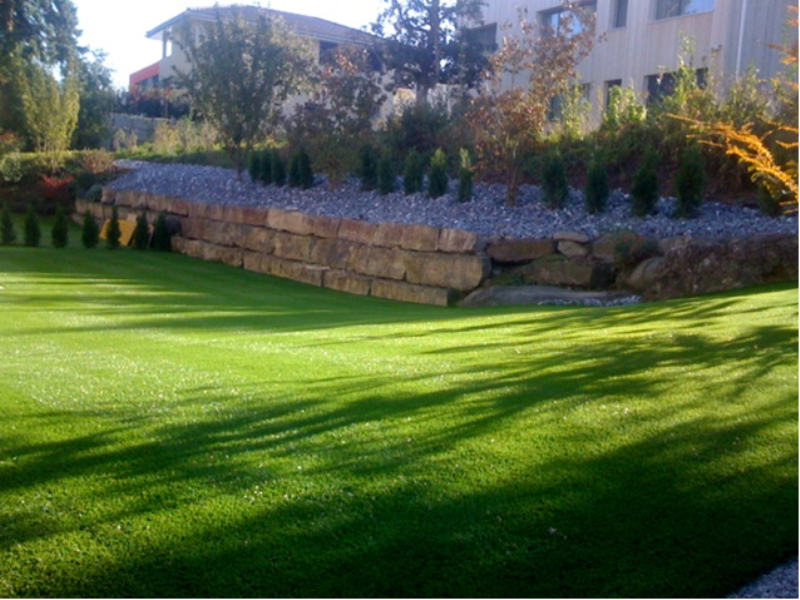 Semi-rough artificial turf